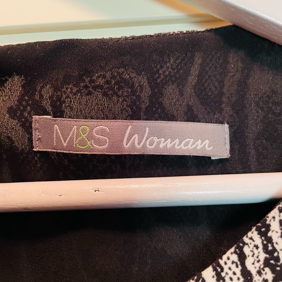 M&S Black & White Dress Size 16 (UK) with Belt - Picture 3 of 6